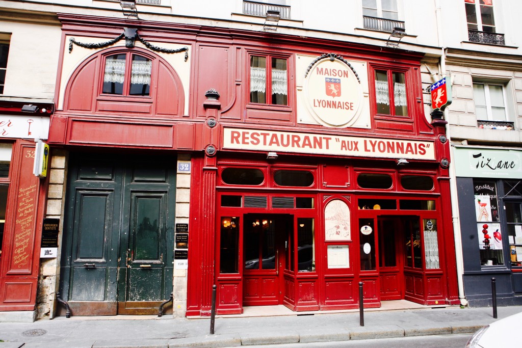 Exterior of a red-coloured bistro in Paris