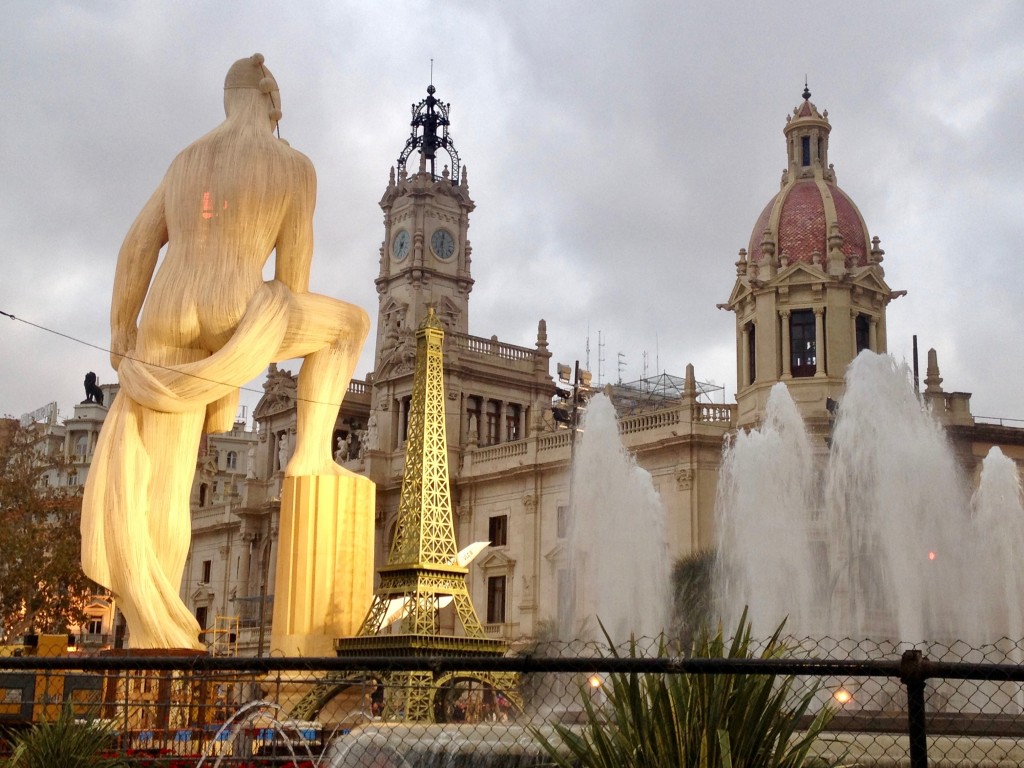 statue and fountains in Valencia
